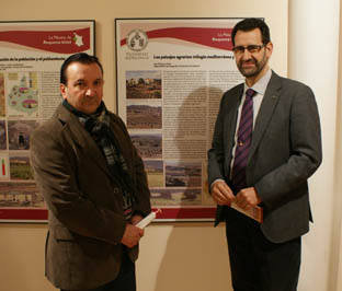 The Mayor of Camporrobles, Gerardo Gómez (izquierda), and the Vice‐Principal for Territorial Projection and Participation, Jorge Hermosilla.